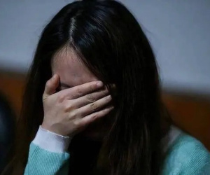 Cha mới qua đời, tôi đến thăm nhà bà nội thì được mời một chiếc đùi gà, ăn xong bà nói: 'Lần sau đừng đến nữa'