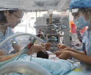 Đau lòng bé 52 ngày tuổi ngộ độc botulinum, 'lành ít, dữ nhiều' vì bà ngoại cho uống thứ nước giảm ho, bổ phổi