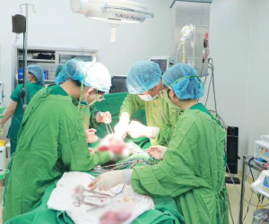 Bệnh viện ở Hà Nội bật báo động đỏ toàn lực cứu sản phụ cơ hội sống gần bằng 0