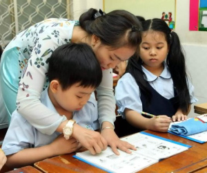 Giáo viên rèn chữ đẹp, dạy kỹ năng tiền tiểu học có vi phạm Thông tư 29?
