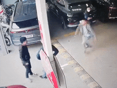 Xác minh vụ tài xế bị người đàn ông 'tung cước' đạp vào đầu ở Hà Nội