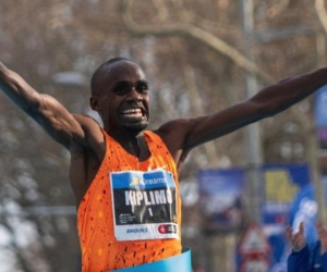 Jacob Kiplimo phá sâu kỷ lục bán marathon thế giới, bước nhảy vĩ đại trong lịch sử