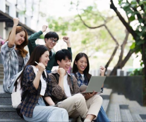 'Sinh viên ra trường nên đi làm trước hay học thạc sĩ trước': Câu trả lời của DeepSeek khiến cộng đồng mạng gật gù khen sự thấu đáo của AI
