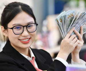 Giá USD ngân hàng tăng mạnh, lên sát đỉnh cũ
