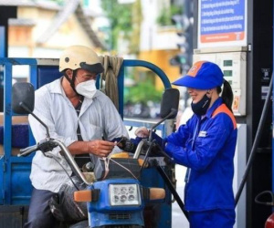 Giá xăng tiếp tục tăng vào ngày mai?
