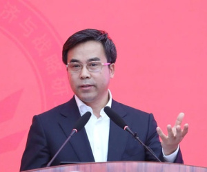 Cựu chủ tịch Ngân hàng Trung Quốc ép chia tay rồi cướp luôn hôn thê của con trai