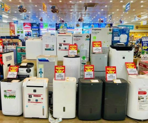 Thiết bị hút ẩm giá cao hơn bình thường vẫn 'cháy hàng’ ngày mưa nồm