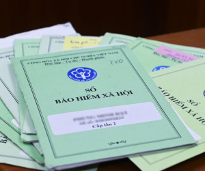 Lao động nữ 55 tuổi đóng BHXH tự nguyện một lần 15 năm để hưởng lương hưu được không?