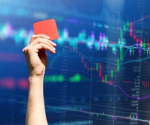 Vì sao cổ phiếu từng tăng 700% giờ bị đình chỉ giao dịch?