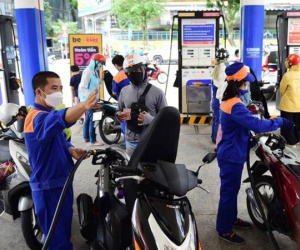 Giá xăng RON 95 tăng lần thứ hai liên tiếp
