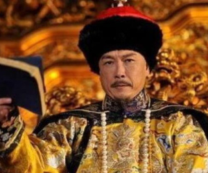 Anh trai tặng quà vào ngày sinh nhật, Càn Long không cảm kích còn thẳng thừng: 'Người đâu, bắt hắn lại'