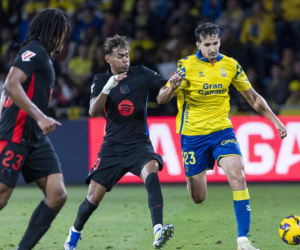 Barca bất bại 13 trận liên tiếp, Hansi Flick vẫn chê học trò