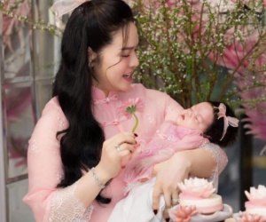 Nhật Kim Anh: Làm mẹ bỉm sữa ở tuổi 40, sống xa hoa trong biệt thự 500m2