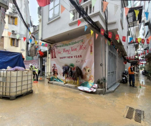 Vụ 'suối' bùn đất phun trào giữa khu dân cư: Hỗ trợ mỗi hộ dân 1 triệu đồng