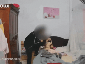Đoạn camera đau lòng đang được chia sẻ trên MXH: Người phụ nữ bị chồng đánh dã man, các con ôm mẹ gào khóc