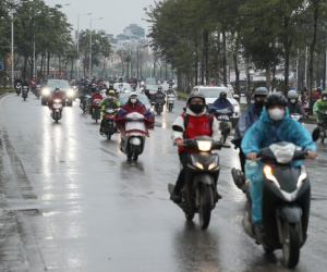 Đường thông thoáng sau khi Hà Nội rào ngã tư, tắt đèn đỏ bất hợp lý