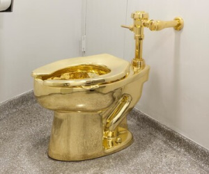 Toilet bằng vàng ròng trị giá 6 triệu USD bị trộm trong 5 phút