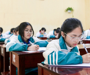 Bố mẹ 'bình dân' sẵn sàng chi đậm cho con cuối cấp học thêm
