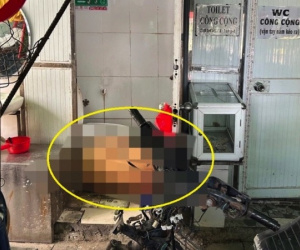 Người đàn ông không mặc quần áo tử vong trong nhà vệ sinh