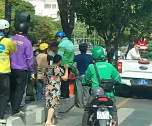 Bị đánh ở phố đi bộ, nam bảo vệ đang phải điều trị nội khoa