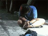 Thấy cô gái đi tắm mà không khóa cửa, nam thanh niên đột nhập để giở trò, nào ngờ đối mặt cái kết ê chề
