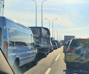 4 xe tông liên hoàn, cao tốc TPHCM - Long Thành ùn tắc dài 8km