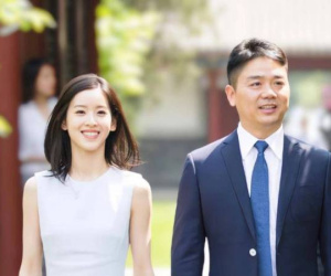 Chuyện tình lệch 19 tuổi của CEO công nghệ với 'hot girl trà sữa'