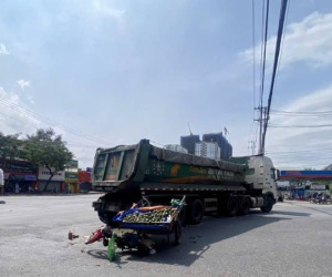 Người phụ nữ bán trái cây tử vong sau va chạm với xe đầu kéo