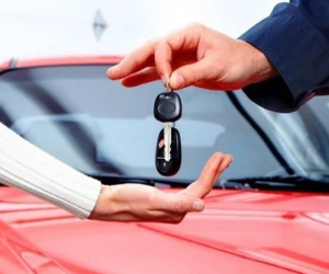Chồng mất việc nhưng vẫn không chịu bán ô tô trả nợ