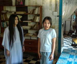 'Nhà gia tiên' đạt doanh thu 'khủng', đè bẹp phim 'Anh trai say hi'