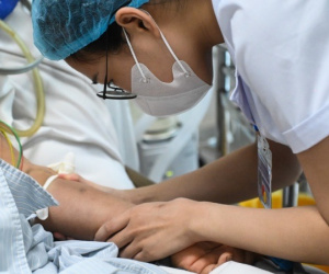 Nam sinh viên ở Hà Nội liệt tứ chi, lý do bác sĩ khó chấp nhận
