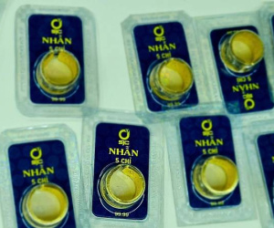 Giá vàng nhẫn 99,99 diễn biến lạ so với vàng miếng SJC