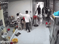 Vụ clip vợ bị chồng đánh gục khi đang nấu ăn: Hé lộ cuộc làm việc với công an