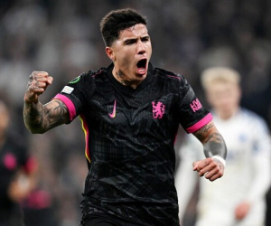 Chelsea thắng nhọc nhằn, Man United đánh rơi chiến thắng