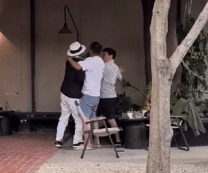 Danh tính người mặc đồ giống ông Đặng Lê Nguyên Vũ, đánh nhau trong quán cà phê, hé lộ lý do ẩu đả