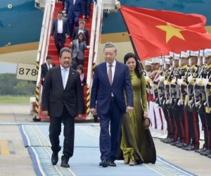 Indonesia bắn 7 loạt đại bác chào đón Tổng Bí thư Tô Lâm và Phu nhân