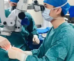 Mở gói hàng mua online, người đàn ông phải nhập viện cấp cứu: Bác sĩ phát hiện cảnh tượng kinh hoàng khi soi kính hiển vi