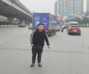Tạm giữ hình sự Trần Mạnh Cường trong vụ lái xe ôm ngồi trên nắp capo xe ô tô ở Đại lộ Thăng Long