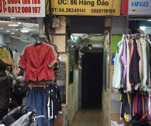 Hà Nội: Những căn nhà cũ nát nhưng có giá cả trăm tỷ là nơi ở của chục hộ gia đình, phải nấu ăn trong nhà vệ sinh