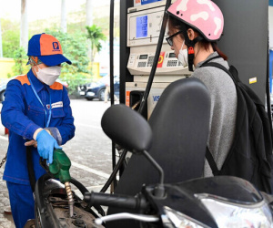 Giá xăng trong nước ngày mai có thể giảm mạnh