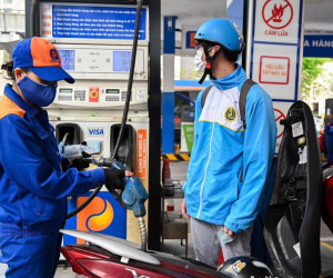 Giá xăng dầu đồng loạt giảm lần thứ ba liên tiếp