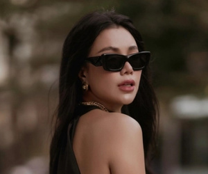Người mẫu Trà Ngọc Hằng bị tạm hoãn xuất cảnh để đảm bảo thi hành án