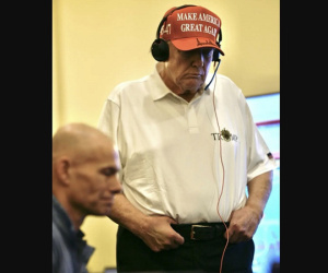 Ông Trump mặc đồ chơi golf giám sát không kích Yemen, Nga kêu gọi Mỹ ngừng lại