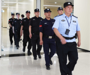 Một bệnh viện ở Trung Quốc tuyển bảo vệ có bằng đại học, lương 6 triệu đồng/tháng gây tranh cãi, HR khẳng định: 'Có người nộp CV nhưng chưa nhận ai'