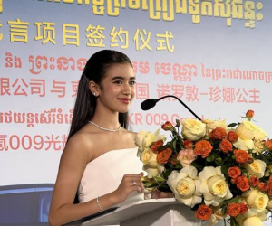 Cận cảnh nhan sắc như hoa hậu của 'tiểu Công chúa' Campuchia vừa trở thành đại sứ cho hãng xe Trung Quốc