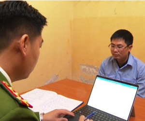 Bắt 2 chủ tịch phường và nhiều cán bộ ở Hà Nội vì nhận hối lộ