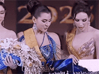 1 Hoa hậu bị 'giật đồ' giữa sân khấu trao giải, khiến người xem choáng váng đến ngỡ ngàng