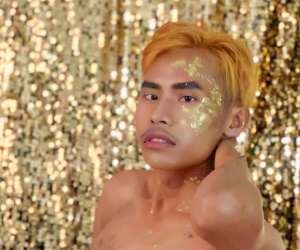 Khoảnh khắc 'những nụ cười vụt tắt' khi đọc được dòng chữ này của thí sinh 'viral' nhất Nam vương Campuchia 2025
