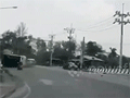 Khách du lịch bị thương khi xe buýt lật nghiêng lúc vào cua