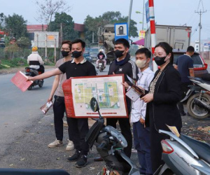 Hàng trăm môi giới đổ về khu vực ven đô Hà Nội, chỉ mong bán được 1 căn là đã 'ấm no' cả năm